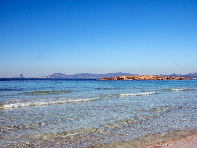 ¿Qué playa visitar cada día en Formentera?